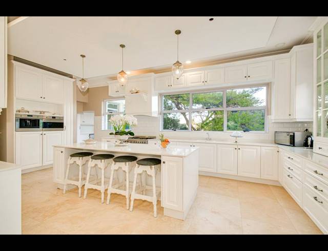 6 BEDROOM HOUSE FOR SALE IN BRYANSTON